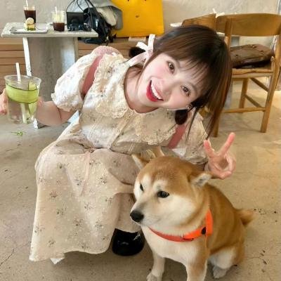 小鬼头上的女人